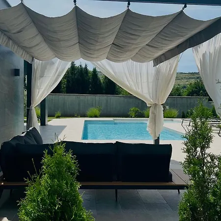 Lusso Villa *
